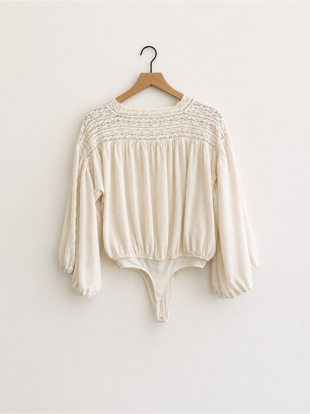 Free People Intimately Cream Lace Boho Bell Sleeve Bodysuit Size Medium - Picture 4 of 4